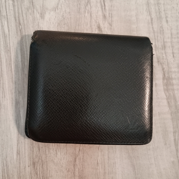 Louis Vuitton Black Taiga Leather Mens Multiple Wallet - Picture 1 of 13